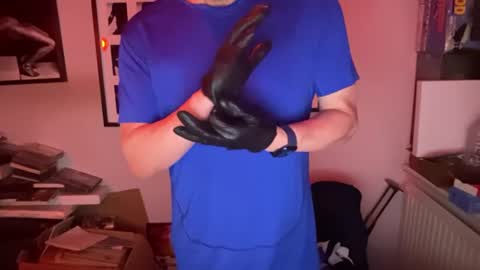 Snapshot of dazhunguncut chatting on 16, 6, 2026 Fit Daddy online show from 16, 6, 2026