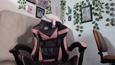 Snapshot of dazzayyy chatting on 4, 12, 2024 dazzayy online show from 4, 12, 2024