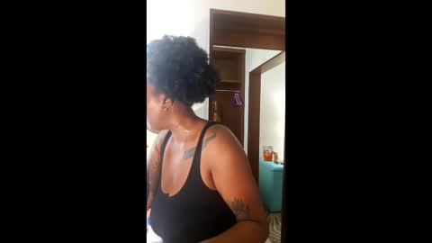 Snapshot of dchcco chatting on 21, 4, 2026 Duchess Coco - Coco Puffs online show from 21, 4, 2026