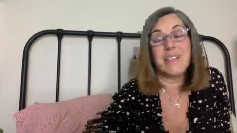 DDMolly online show from 9, 4, 2026