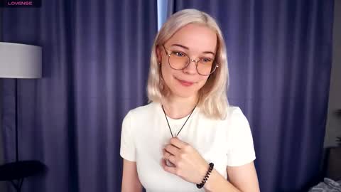 Snapshot of deannmaslen chatting on 14, 11, 2025 Charlie 18yo online show from 14, 11, 2025