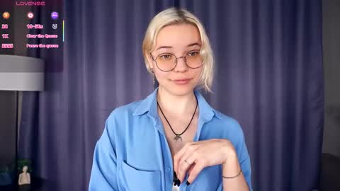 Snapshot of deannmaslen chatting on 2, 12, 2025 Charlie 18yo online show from 2, 12, 2025