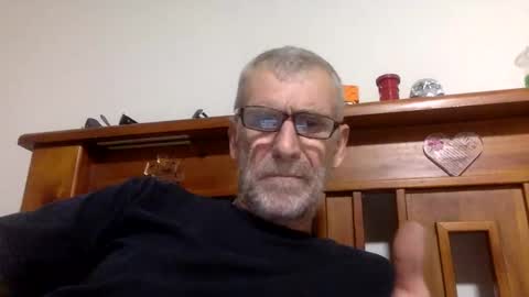 deanofflove2210 online show from 4, 1, 2025