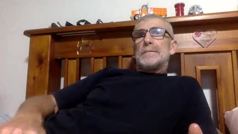 deanofflove2210 online show from 4, 1, 2025