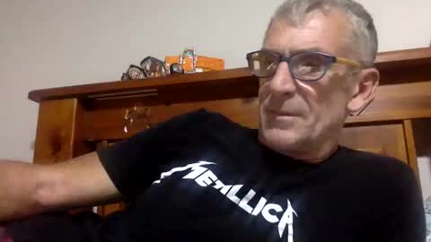 deanofflove2210 online show from 18, 1, 2025