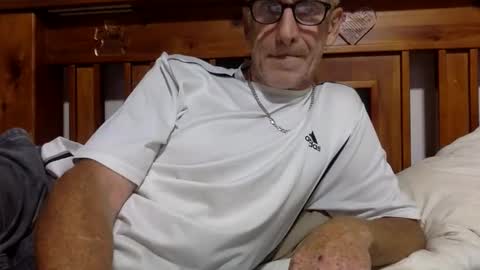 deanofflove2210 online show from 29, 1, 2025