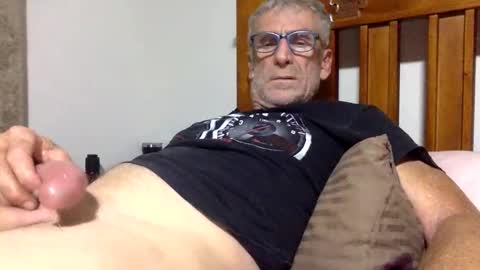 deanofflove2210 online show from 1, 2, 2025