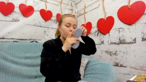 Holly online show from 19, 5, 2026