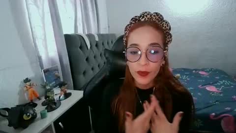 Snapshot of dear_juliet chatting on 4, 11, 2025 Juliet online show from 4, 11, 2025