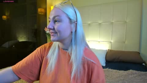 Debbie Mon Tue Fri Sun Sat GMT 3 1000am - 0400pm  online show from 1, 4, 2026