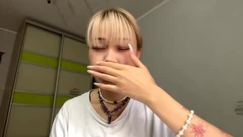 Snapshot of debbisomogye chatting on 6, 11, 2025 Azomi online show from 6, 11, 2025