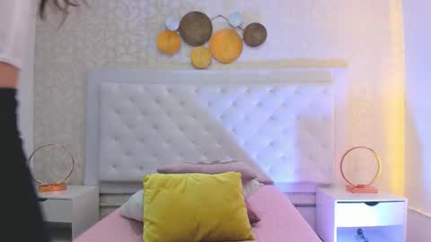 Snapshot of debora_scoot chatting on 9, 11, 2025 Debora online show from 9, 11, 2025