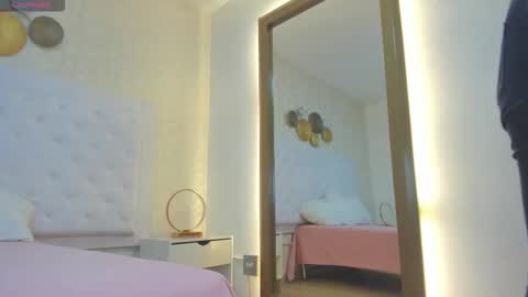 Snapshot of debora_scoot chatting on 26, 11, 2025 Debora online show from 26, 11, 2025