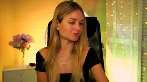 Snapshot of deboralarson chatting on 10, 4, 2026 Debora online show from 10, 4, 2026