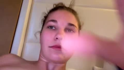 deepthroatqueen33 online show from 19, 11, 2025