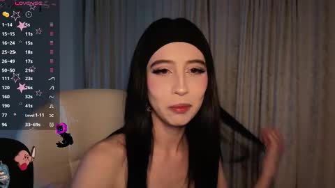 Stephanie.e  online show from 27, 11, 2025