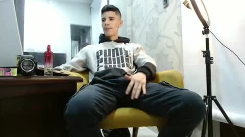 Snapshot of delglo chatting on 4, 10, 2025 delglo online show from 4, 10, 2025