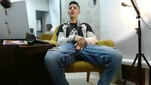 Snapshot of delglo chatting on 5, 10, 2025 delglo online show from 5, 10, 2025