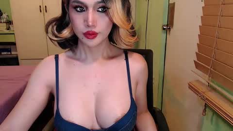 Snapshot of deliciosats chatting on 12, 3, 2025 Mercedes online show from 12, 3, 2025