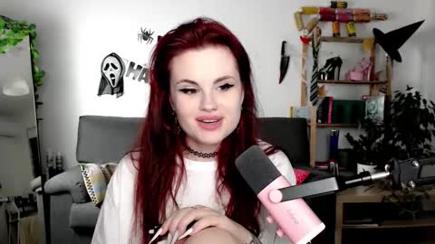 dellacrush_ online show from 22, 10, 2025