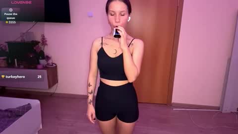 Snapshot of delphineframpton chatting on 16, 10, 2025 delphineframpton online show from 16, 10, 2025