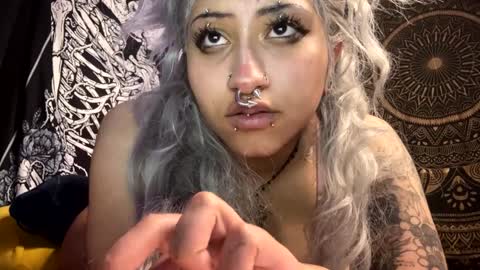 Snapshot of deluxxxeblu chatting on 12, 12, 2024 TankinBody online show from 12, 12, 2024