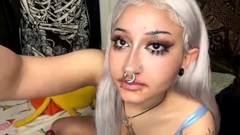 Snapshot of deluxxxeblu chatting on 20, 12, 2024 TankinBody online show from 20, 12, 2024