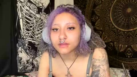 Snapshot of deluxxxeblu chatting on 22, 1, 2025 TankinBody online show from 22, 1, 2025