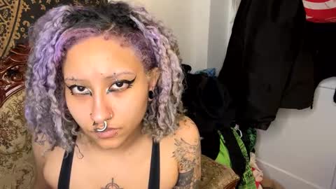 Snapshot of deluxxxeblu chatting on 25, 1, 2025 TankinBody online show from 25, 1, 2025