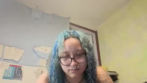 Snapshot of deluxxxeblu chatting on 5, 10, 2025 TankinBody online show from 5, 10, 2025