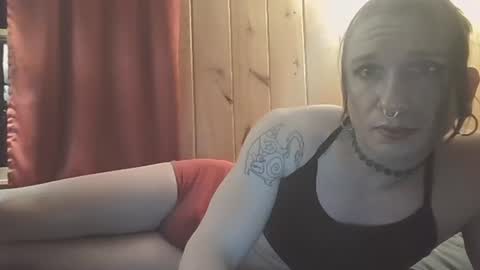 Snapshot of demelzabehr chatting on 16, 12, 2024 Frankie online show from 16, 12, 2024