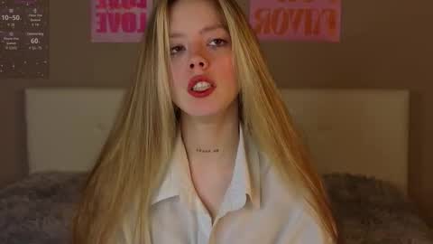 Snapshot of denaebeste chatting on 20, 12, 2025 Emma online show from 20, 12, 2025