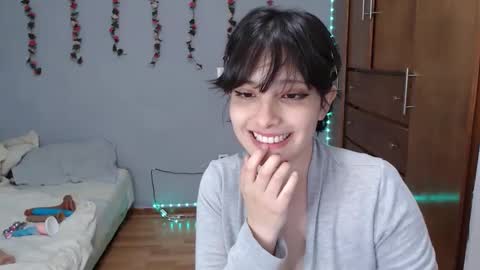 Snapshot of deni_bloom chatting on 9, 1, 2025 Denisse    schedule Monday to Friday 1300-1900 mexican time Saturday-maybe it could be a surprise IDEPENDENT MODEL online show from 9, 1, 2025