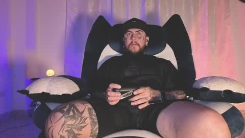 Snapshot of denjig chatting on 6, 4, 2026 Oliver online show from 6, 4, 2026