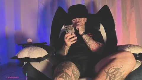 Snapshot of denjig chatting on 7, 4, 2026 Oliver online show from 7, 4, 2026