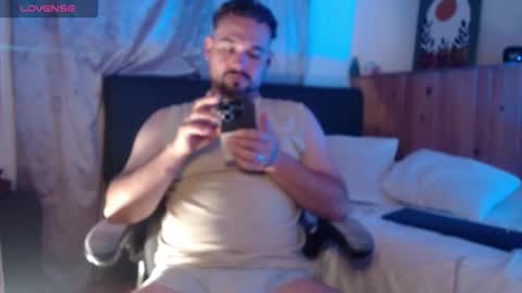 Dereck Mills3 online show from 23, 2, 2026