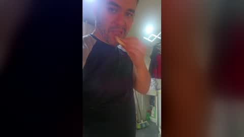 Snapshot of dereck_mills3 chatting on 15, 4, 2026 Dereck Mills3 online show from 15, 4, 2026