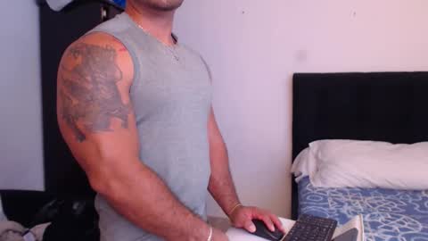 Snapshot of derek_group chatting on 16, 10, 2025 Derek online show from 16, 10, 2025