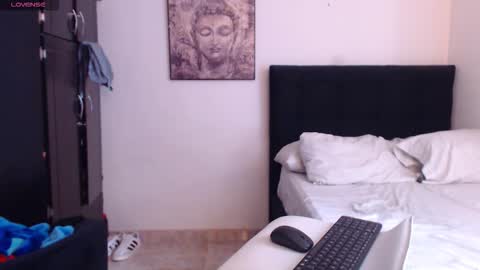 Snapshot of derek_group chatting on 25, 11, 2025 Derek online show from 25, 11, 2025