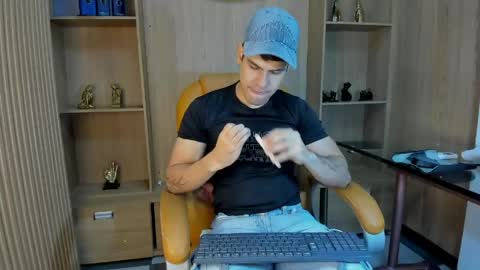 Snapshot of derek_voss chatting on 28, 4, 2026 derek_voss online show from 28, 4, 2026