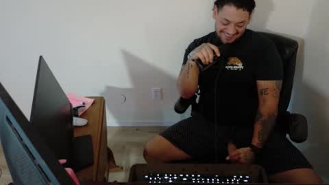 Snapshot of desertadventurer25 chatting on 5, 2, 2026 desertadventurer25 online show from 5, 2, 2026