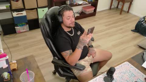 Snapshot of desertadventurer25 chatting on 12, 2, 2026 desertadventurer25 online show from 12, 2, 2026