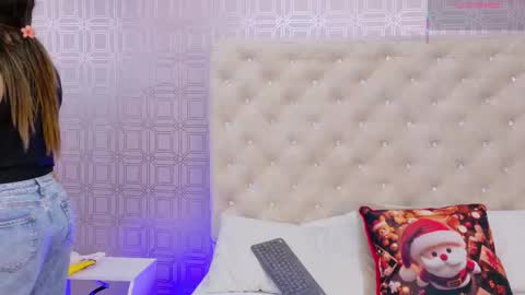 Snapshot of desire_sara chatting on 25, 11, 2025 Sara Desire online show from 25, 11, 2025