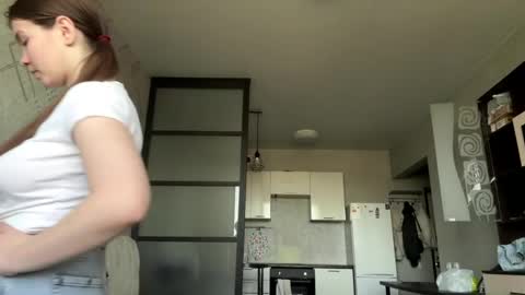 Snapshot of desireeminahan chatting on 30, 4, 2026 Aurora online show from 30, 4, 2026