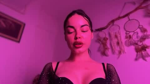 Petitee Desiree online show from 18, 4, 2026