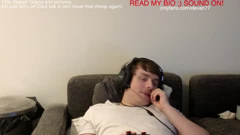 Snapshot of devantheplug chatting on 24, 12, 2024 Devan online show from 24, 12, 2024