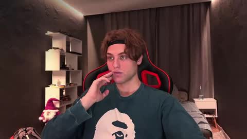 Snapshot of devilnut1 chatting on 12, 11, 2025 devilnut1 online show from 12, 11, 2025