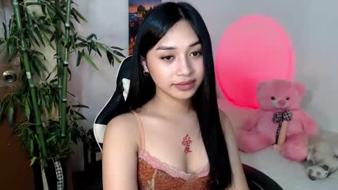 Snapshot of devine_goddessx chatting on 8, 2, 2025 Devine Greyson online show from 8, 2, 2025