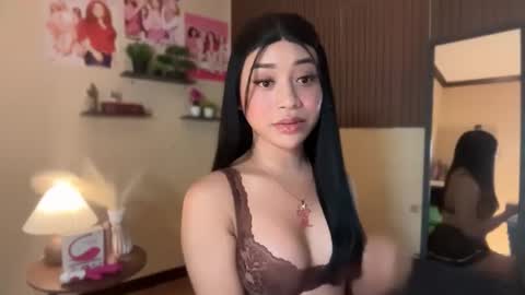 Snapshot of devine_goddessx chatting on 11, 4, 2026 Devine Greyson online show from 11, 4, 2026