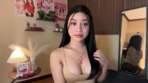 Snapshot of devine_goddessx chatting on 13, 4, 2026 Devine Greyson online show from 13, 4, 2026